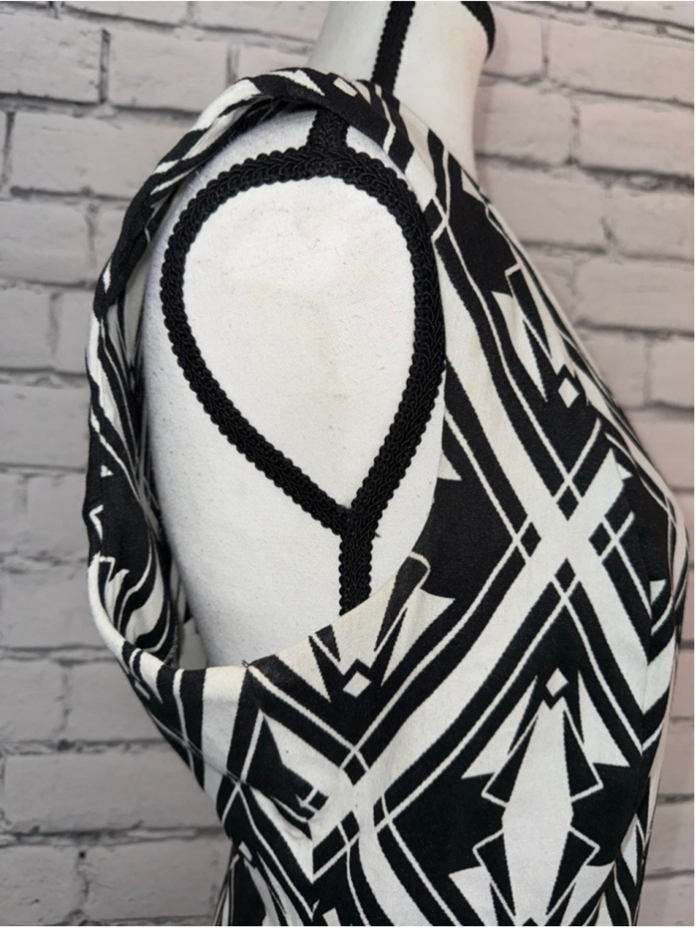 Women's Calvin Klein Dress size 12 Black & White Geometric Sleeveless Mid Length - Picture 5 of 12